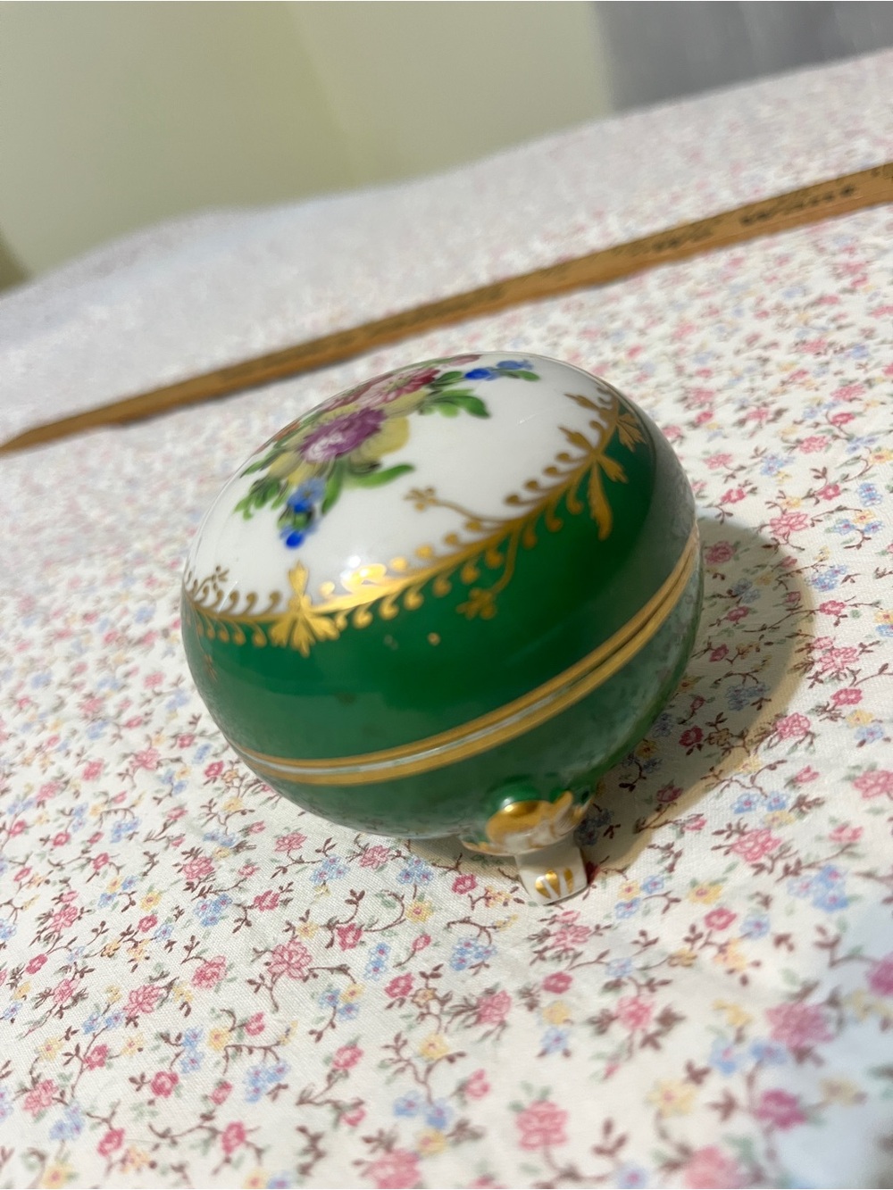 Vintage Herend Hungary Hand Painted 3 Footed Trinket Box - Picture 5 of 6
